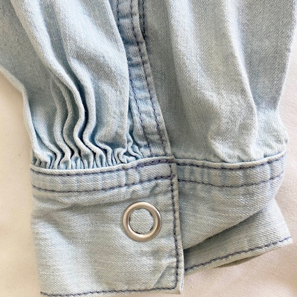 Cropped Utility Trucker Jacket lightweight denim - Picture 7 of 10